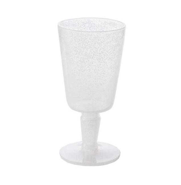 Part of the Memento Acrylic White Collection, this clear plastic goblet boasts a textured surface and a sturdy base, making it ideal for sophisticated outdoor dining.