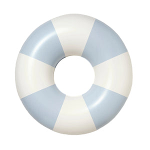 The SUNNYLiFE Poolside Tube Float Duck Egg Blue is a round inflatable swim ring with alternating light blue and white segments, reflecting the authentic summer style of Australia’s leading lifestyle brand.
